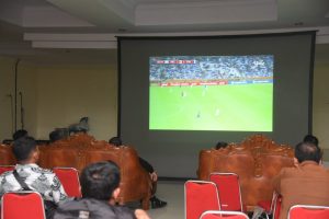 Bupati Tapsel Nobar Final Piala Dunia 2022 Bersama Kades Terpilih
