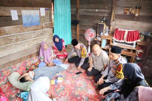 Kapolres Padangsidimpuan Jenguk Bocah 5 Tahun Idap Infeksi Usus, Siap fasilitasi Operasi