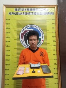 Bersama ini dilaporkan Penangkapan yang dilakukan Team Opsnal Satresnarkoba Polres Padangsidimpuan terhadap 1 (satu) orang laki-laki dewasa