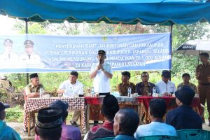 Wujudkan Ketahanan Pangan dan Ekonomi Rakyat, Bupati Tapsel Tabur Ribuan Benih Ikan di Arse dan SDH